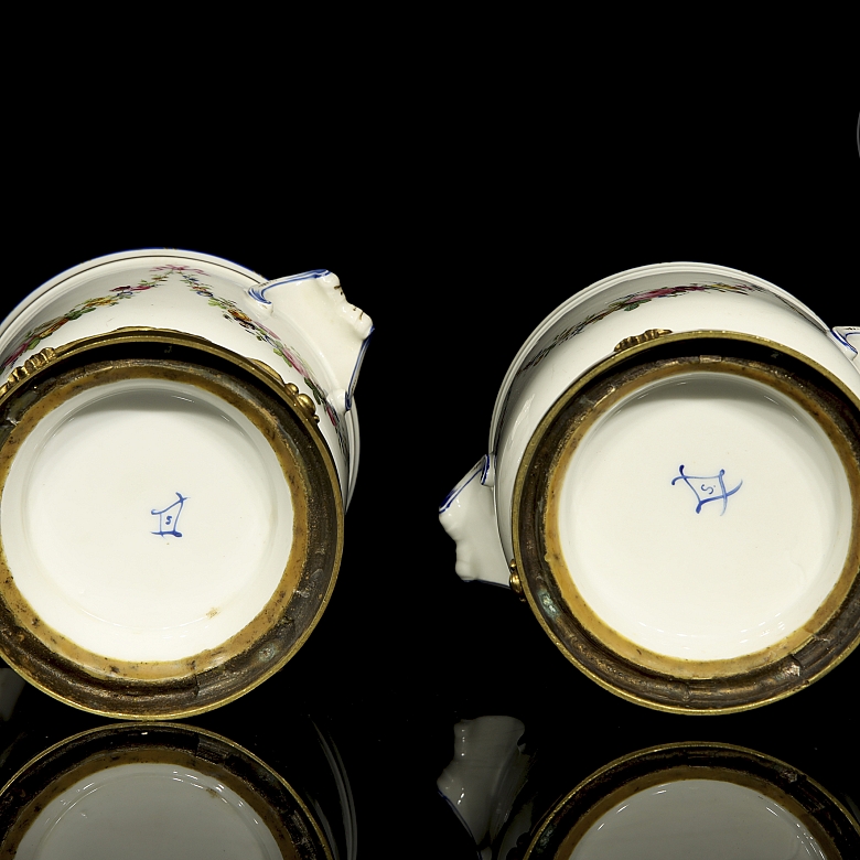 Sèvres ‘Pair of wine coolers’, France, 19th century