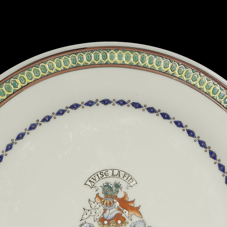 Pareja de platos de porcelana