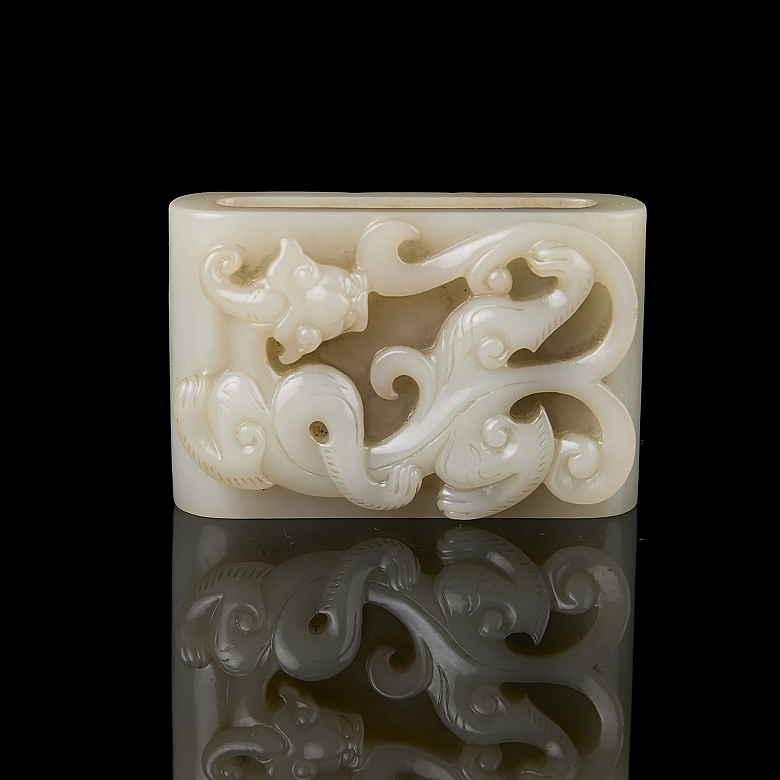 Carved Hetian jade buckle ‘Dragon’, Qing dynasty