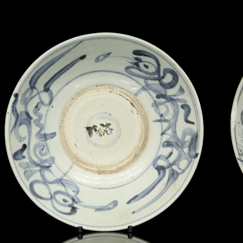 Tres platos de cerámica esmaltada, dinastía Ming - 2