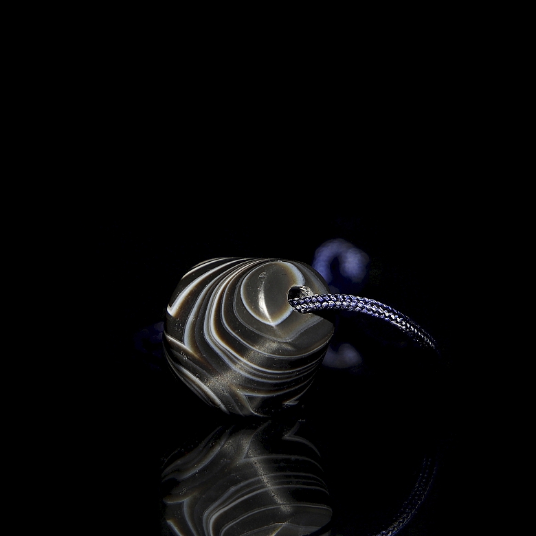 Ancient carved black agate bead - 3