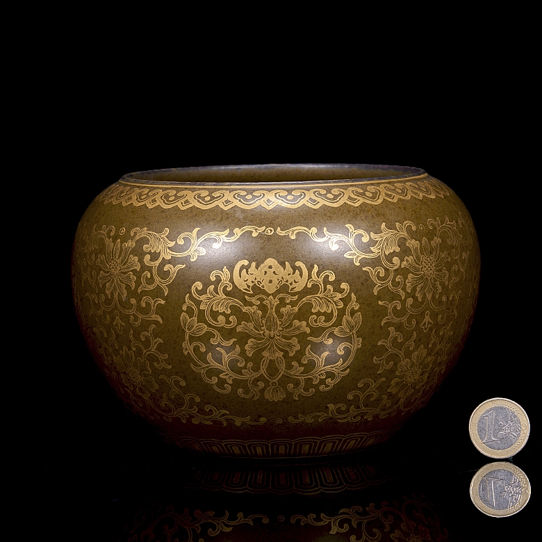 Recipiente con esmalte espuma de té 