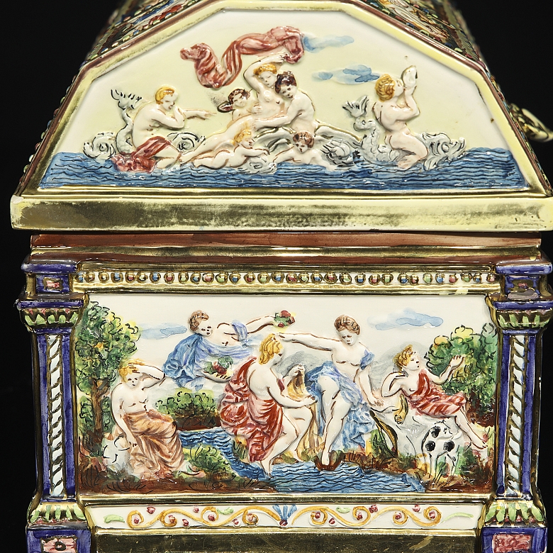 Capodimonte “Porcelain chest,” 20th century