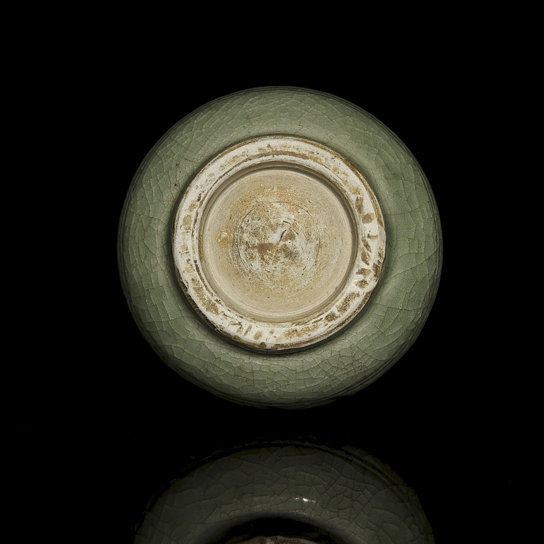 Celadon porcelain vase ‘Engraved flowers’, Song style - 3