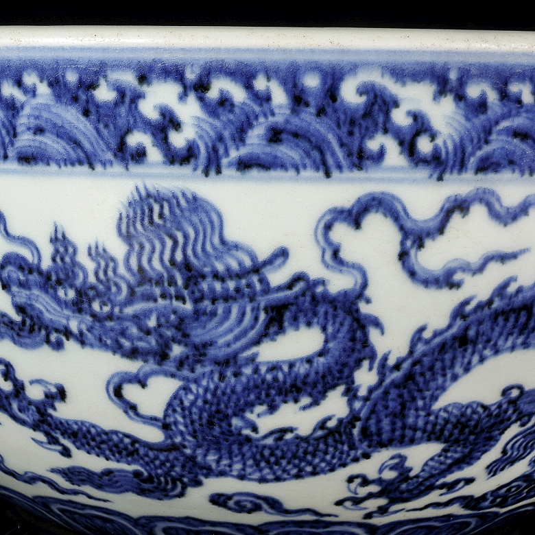 Cuenco de porcelana esmaltada azul y blanco 