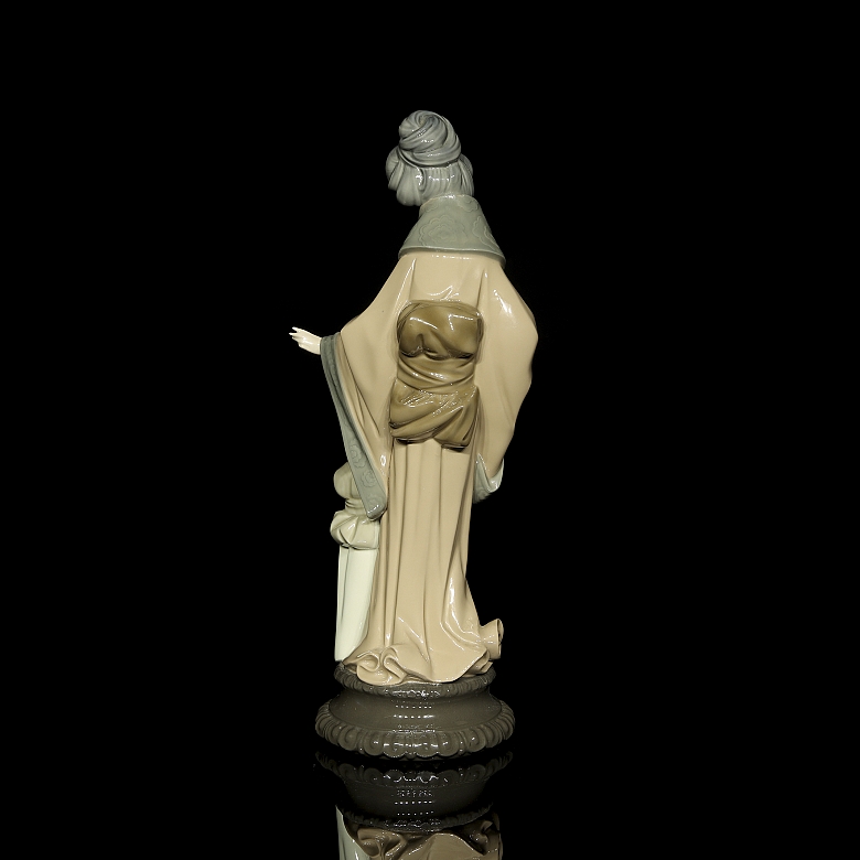 Nao figurine by Lladró, “Geisha with child,” 1980