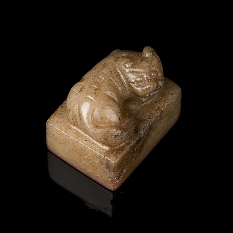 Rectangular Hetian jade seal ‘Beast’, Qing dynasty