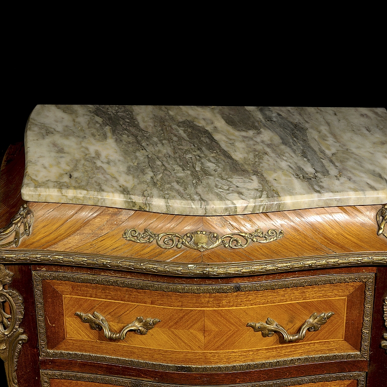 Chiffonier estilo Luis XV de madera y mármol, med. s.XX