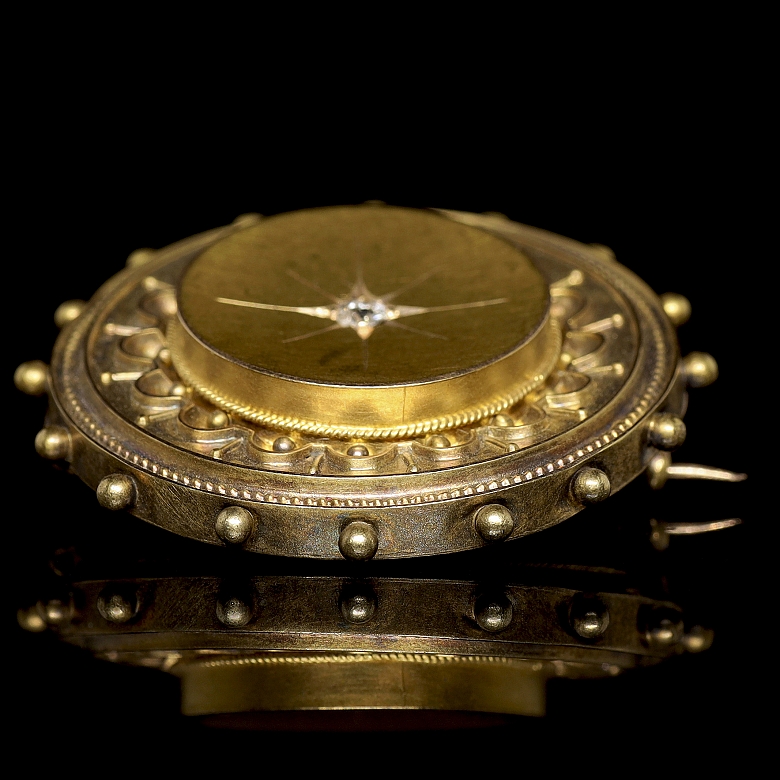 Broche victoriano de oro amarillo con brillante central, s.XIX