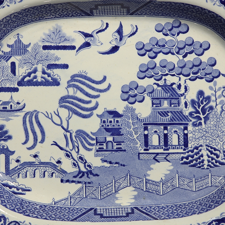 Pair of Willow Pattern trays, ‘Improved Stoneware’, 19th-20th century
