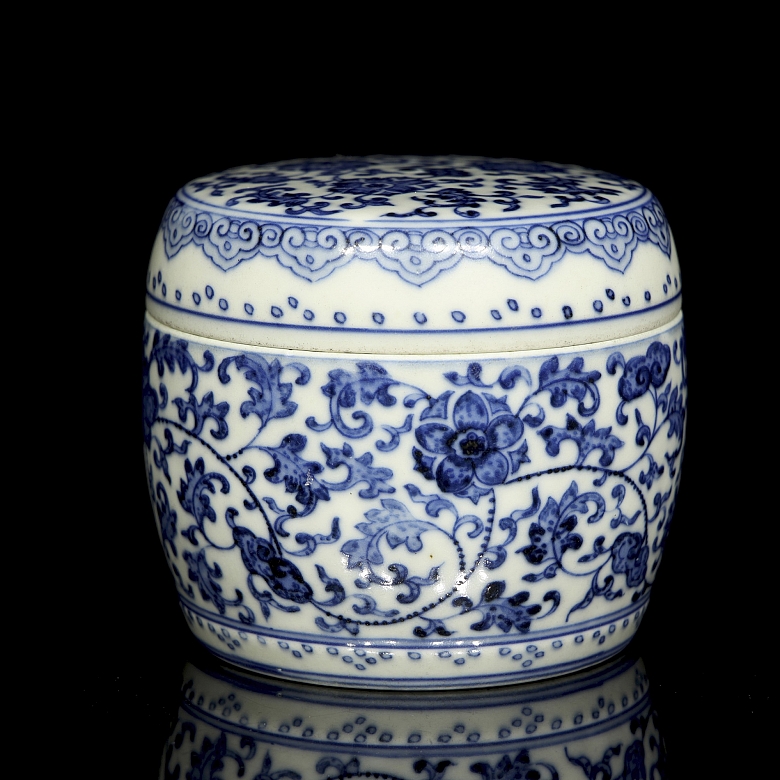 Caja de porcelana en azul y blanco