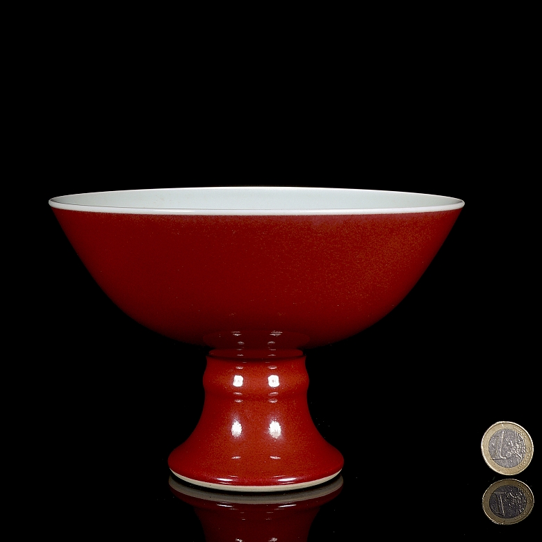 Porcelain cup with two-colour glaze, with Yongzheng mark