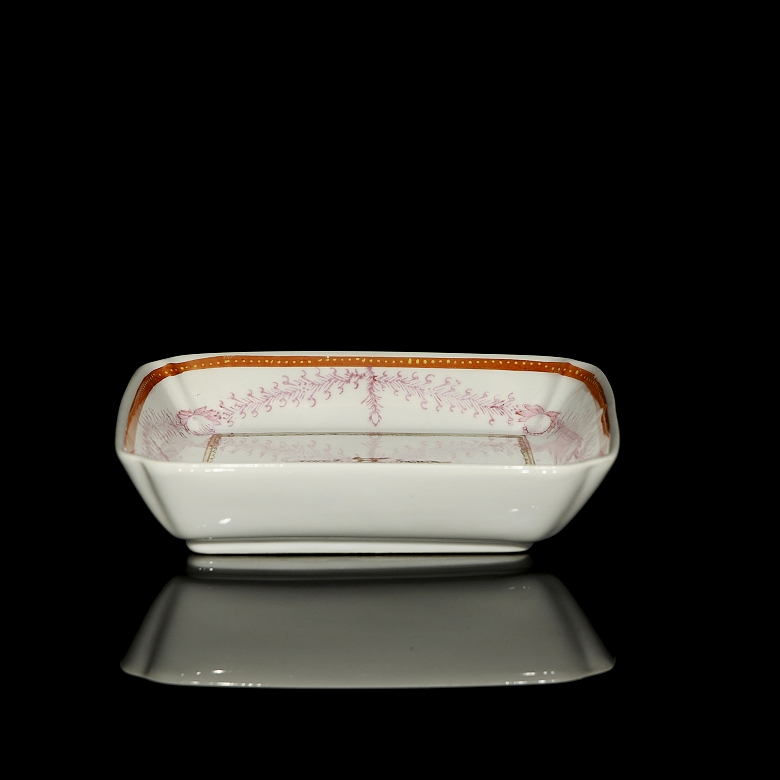 Plato cuadrado de porcelana