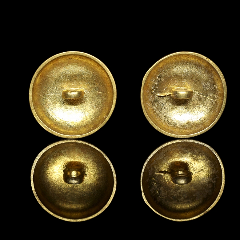 Pareja de botones de metal dorado, dinastía Liao