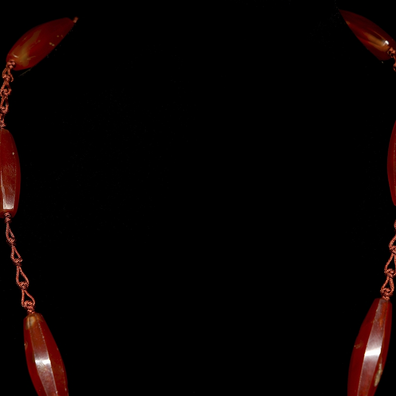 Collar de ocho cuentas de ágata tallada, periodo Reinos Combatientes