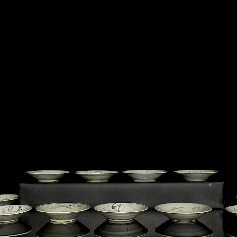 Juego de once platos de cerámica esmaltada, dinastía Ming