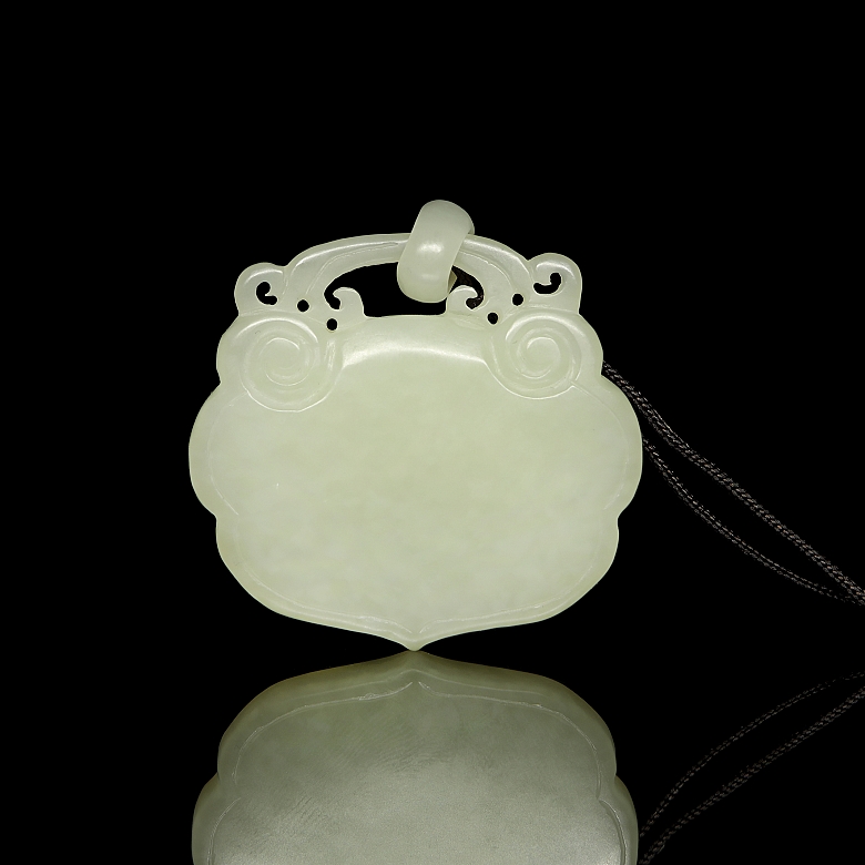 Colgante de jade blanco tallado, s.XX