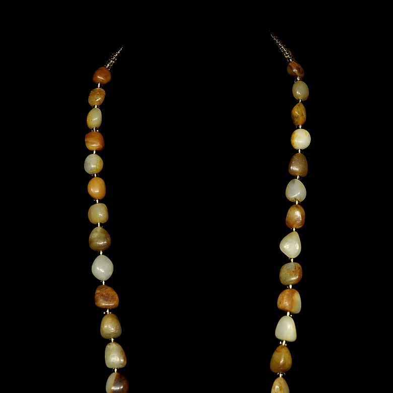 Collar de treinta y seis cuentas de jade, s.XX