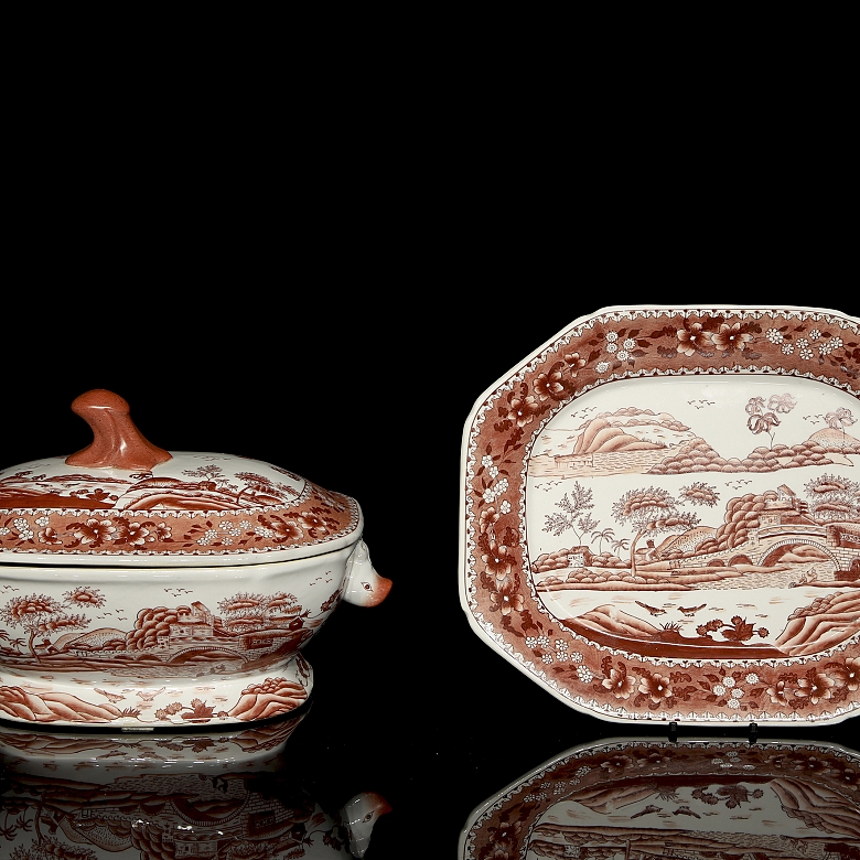 Sopera con bandeja de porcelana, s.XX