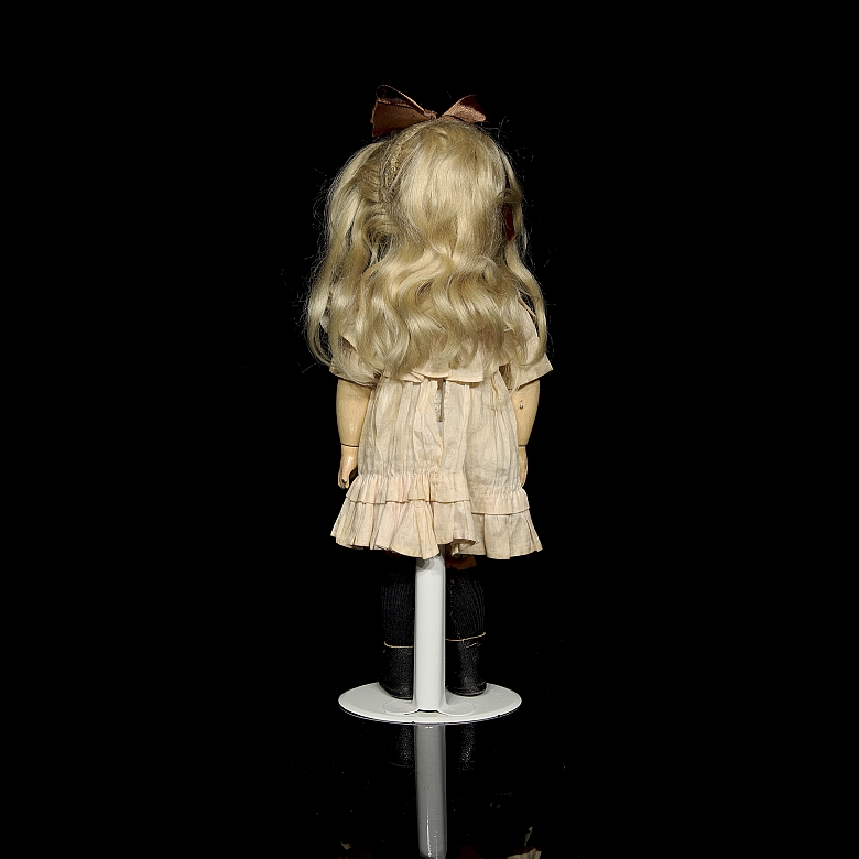 Muñeca de porcelana Etienne Denamur (Bébé E. D.), París, Francia, c. 1900