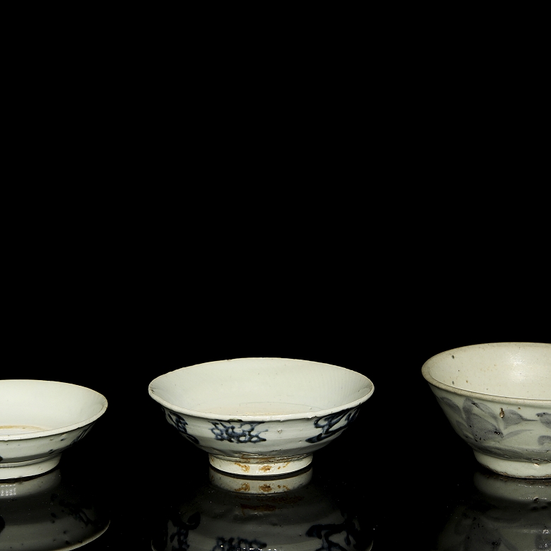 Cinco cuencos de cerámica esmaltada, dinastía Ming - 4