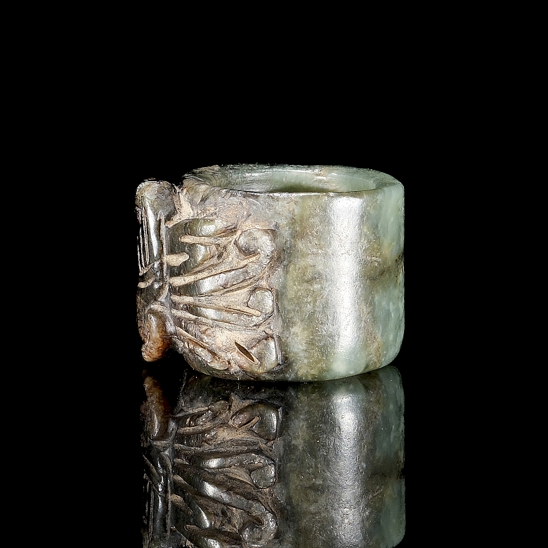 Carved jade ring ‘Bird’, Qing dynasty