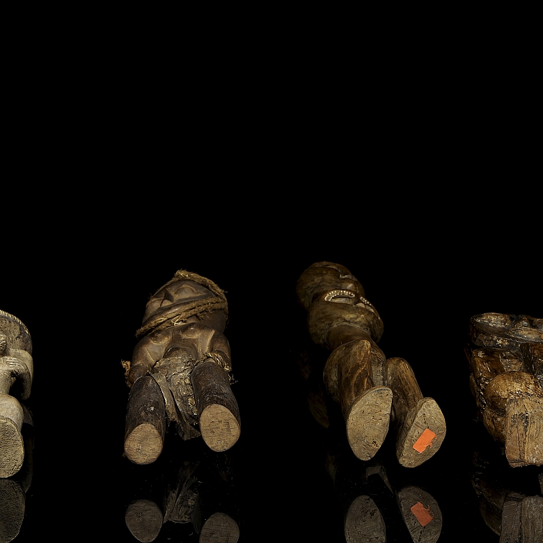 Conjunto de cuatro figuras rituales, Congo y África Central, s.XX
