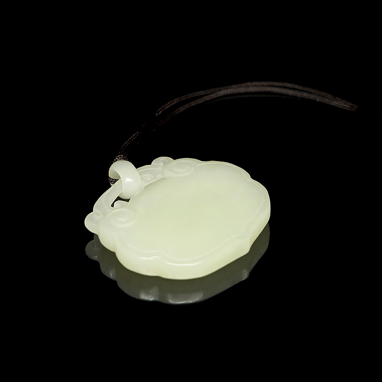Colgante de jade blanco tallado, s.XX