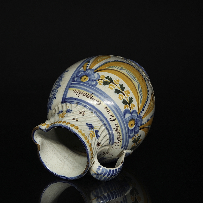 Ceramic jug ‘Virgen del Prado’ Talavera, 19th century