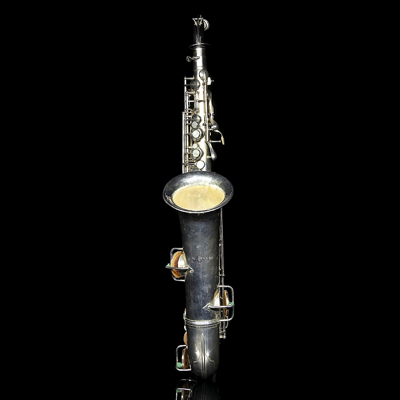 Saxofón alto, marca Conn, ca 1920