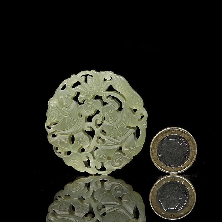 Medallón de jade tallado 