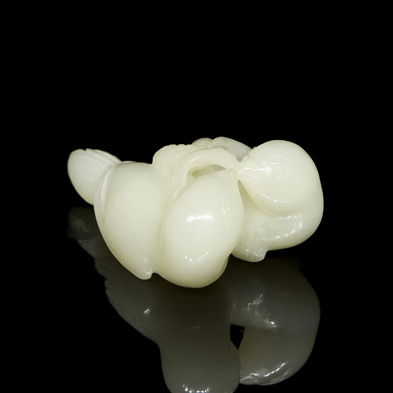 Carved jade figure ‘Pair of birds’, Qing dynasty