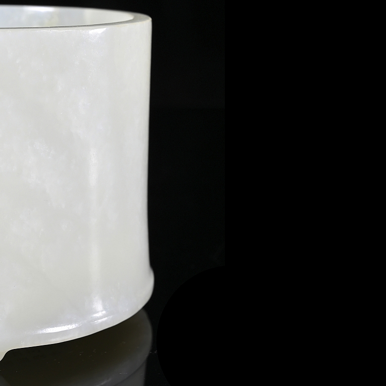 Bote para pinceles de jade blanco de Hetian, Dinastía Qing