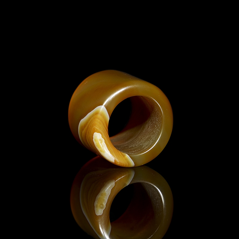 Anillo de arquero de ágata tallada, dinastía Liao