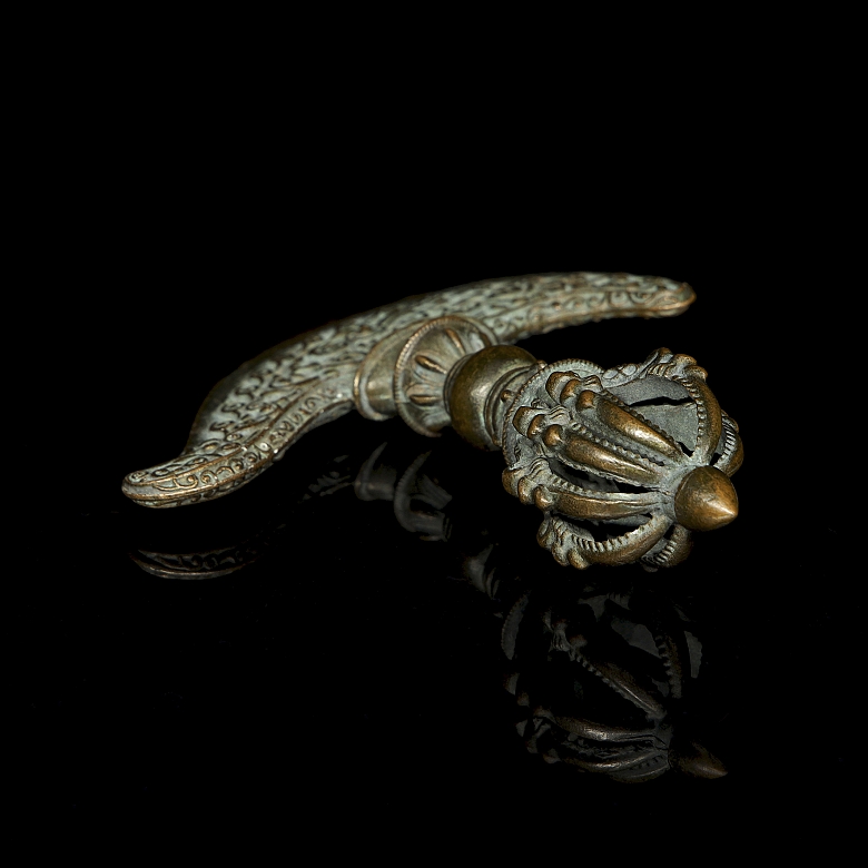 Elemento de ritual de bronce