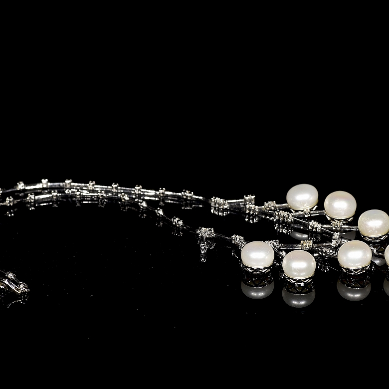 Collar de oro blanco de 18k con perlas y diamantes