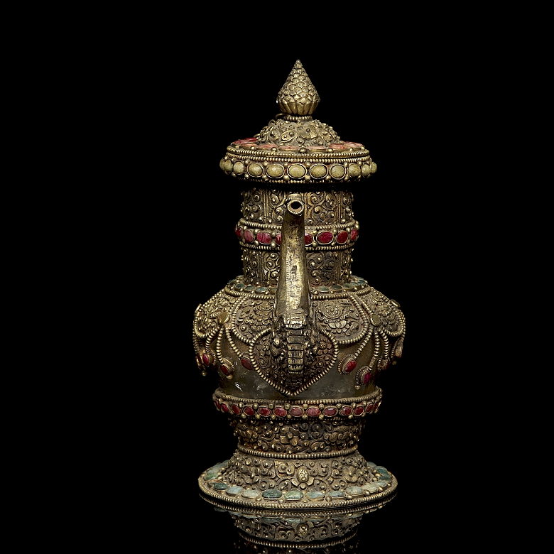 Tetera de bronce dorado y piedras