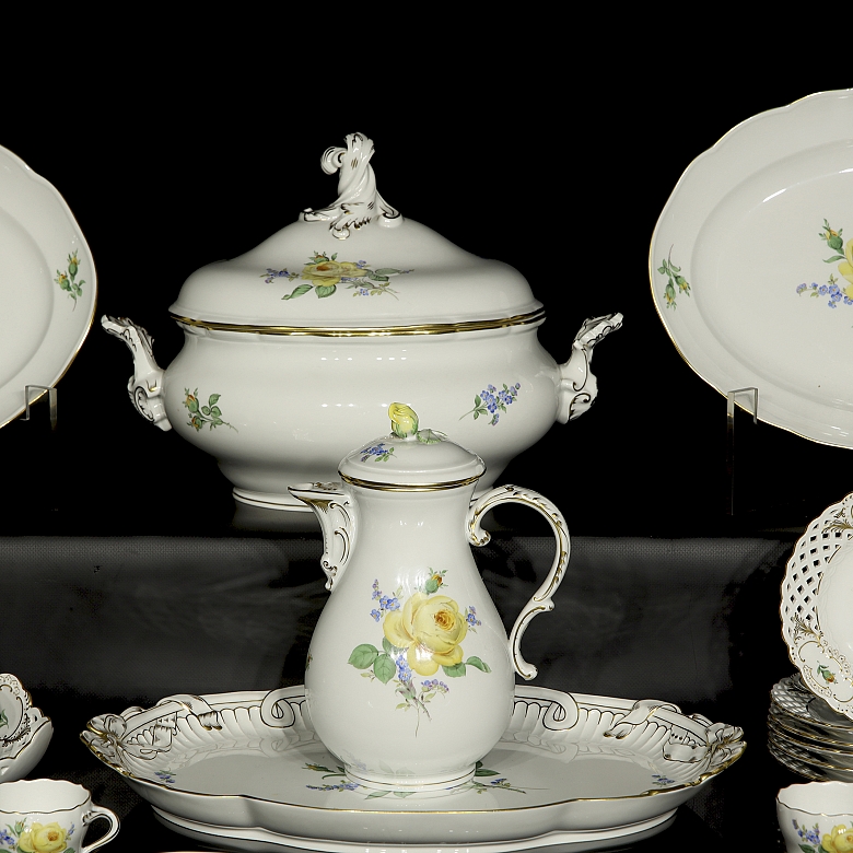 Meissen tableware ‘Yellow Rose and Forget-me-not’