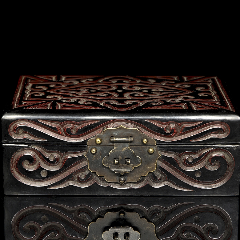 Lacquered wooden box ‘‘Scrolls’’, with Qianlong seal - 7