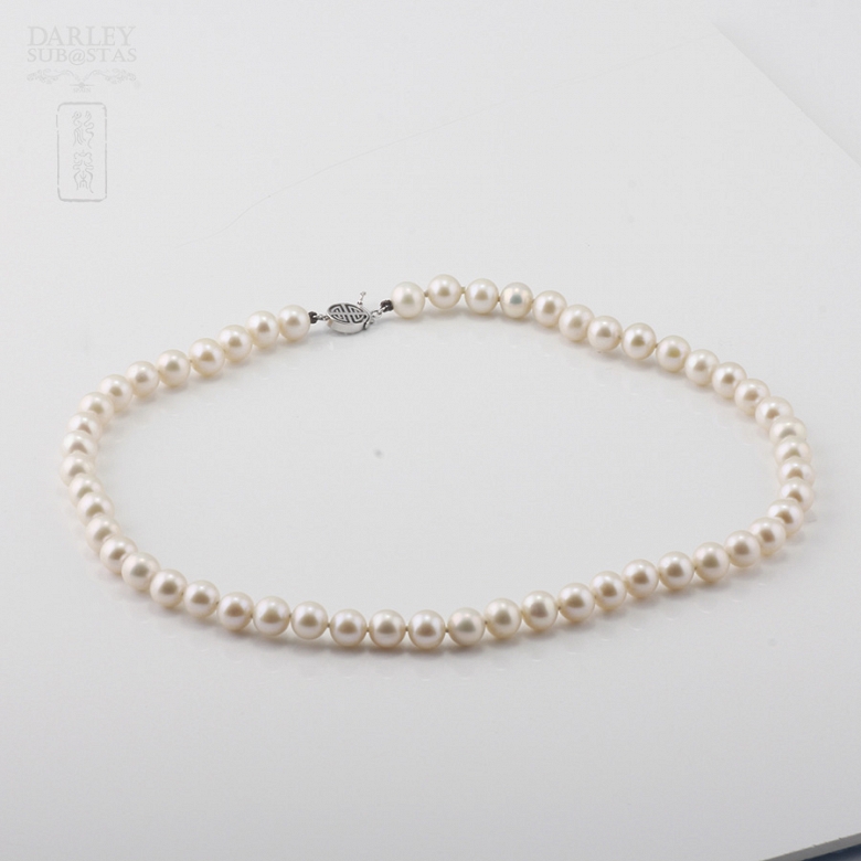 Collar de Perlas blancas  con cierre  de oro blanco - 1