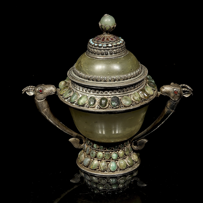 Recipiente ritual de jade, plata y gemas preciosas, Tíbet, s.XIX