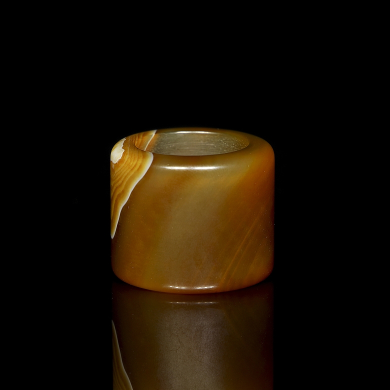 Anillo de arquero de ágata tallada, dinastía Liao