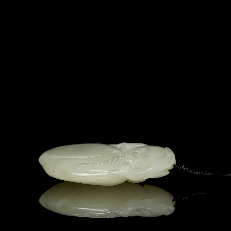 Jade pendant ‘Peach’, Qing dynasty
