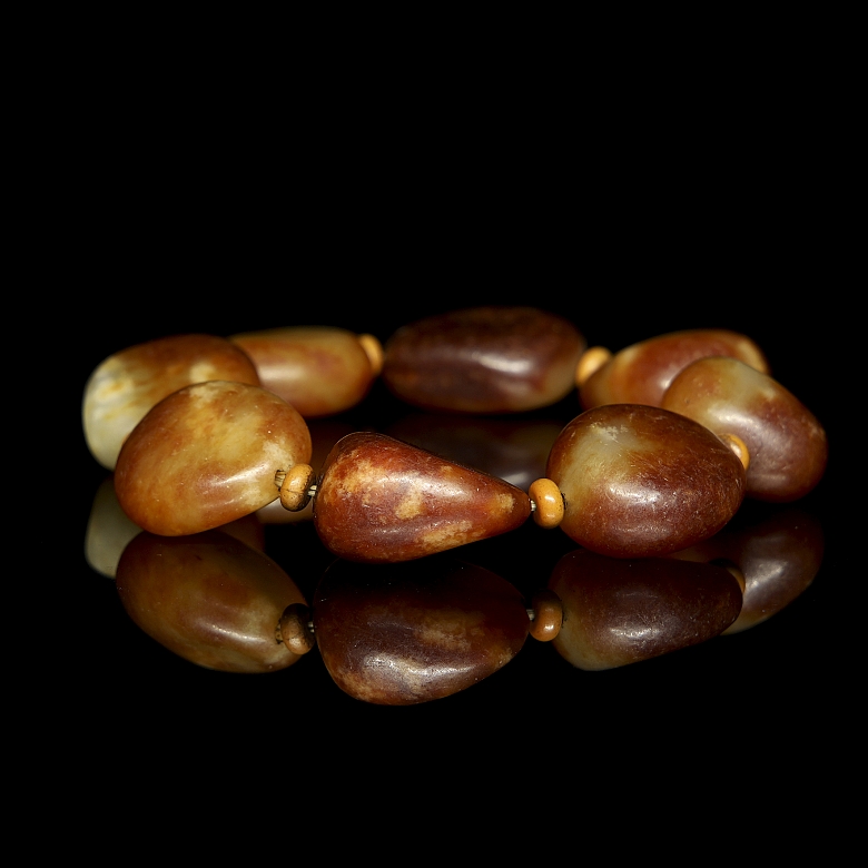 Bracelet with eight jade beads, 20th century
