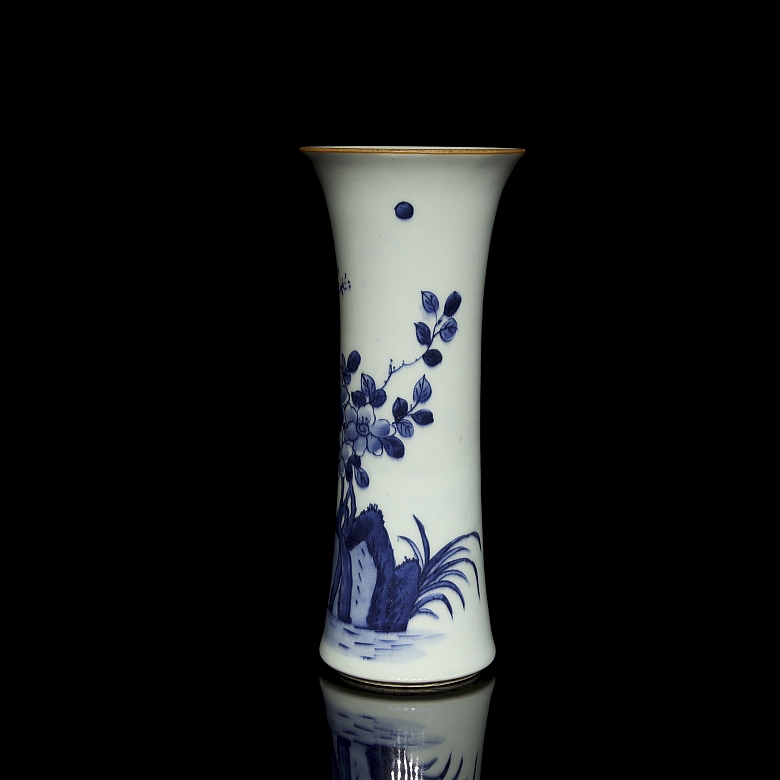 Blue and white porcelain vase ‘Landscape with birds’, Qing dynasty - 2