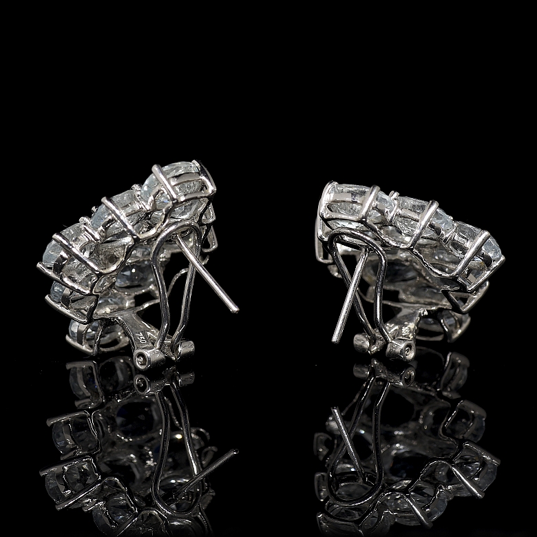 Pendientes de diamantes y aguamarinas en oro blanco de 18K