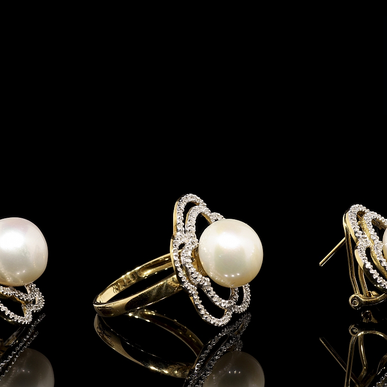 Conjunto en oro amarillo de 18K con perlas y diamantes