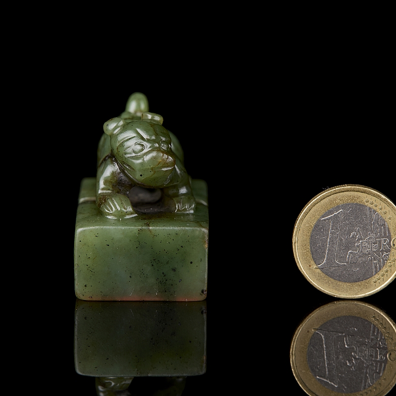 Sello doble de jade verde espinaca “Animal mítico”, dinastía Qing