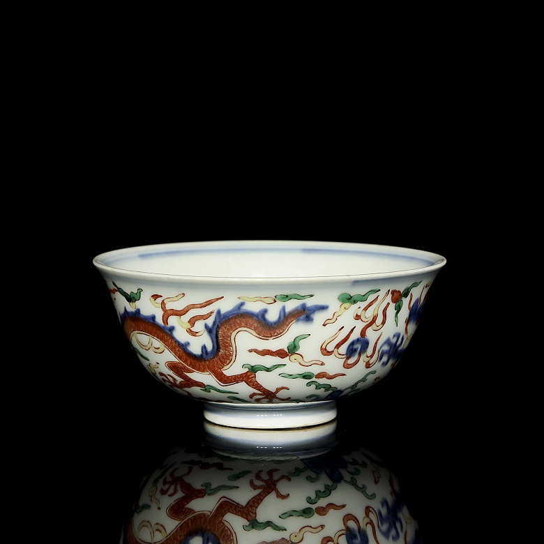 Cuenco de porcelana policromada