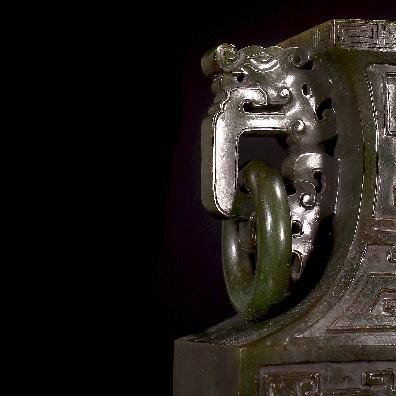 Large spinach green jade vase ‘Archaic Dragon’, Qing dynasty